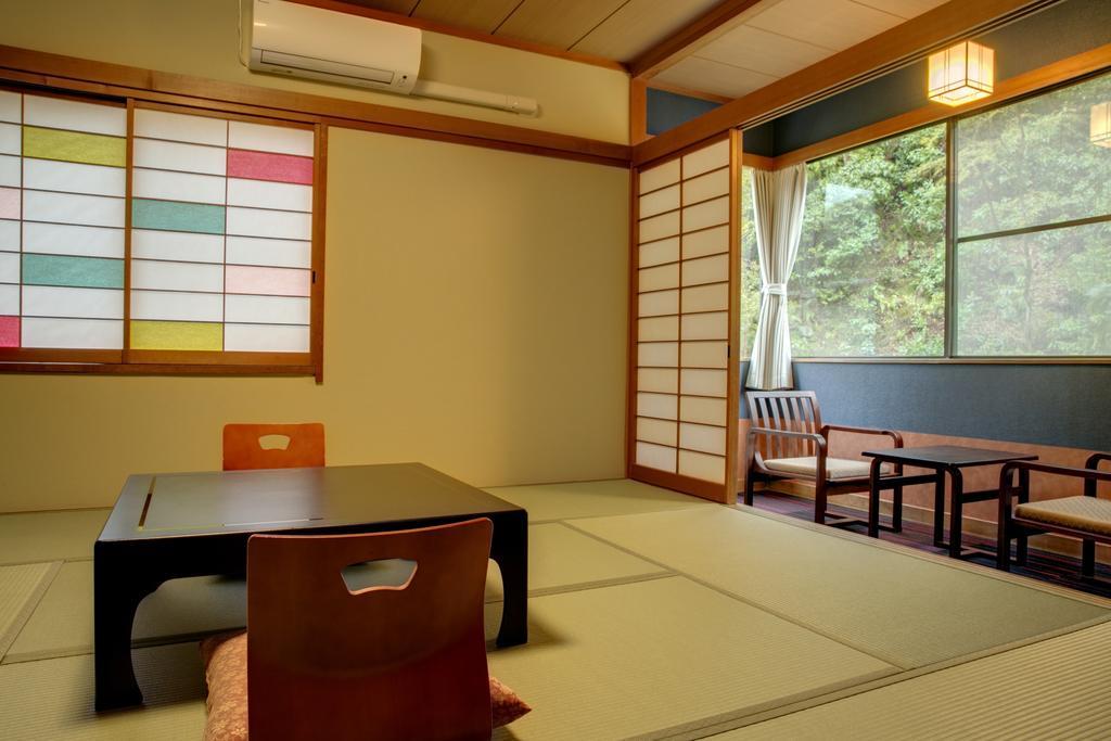 Yugawara-Onsen Komachikan Extérieur photo